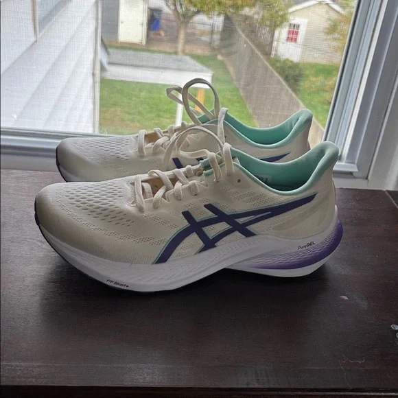 ASICS White and Purple gt 2000 v12 - Picture 5 of 6